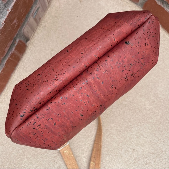 🆕Sew Corky Artisian Zip Crossbody Cork Handbag in Brick Leaf Pattern - Picture 9 of 9
